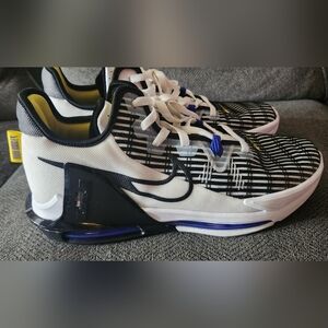 Nike Lebron Witness VI CZ4052-100 White/Black/Blue Shoes Mens Size 11.5